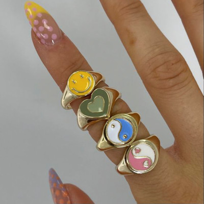 Cseppolaj szerelmes gyűrű nőknek Egyszerű, könnyű luxus női mosolygós pillangó ékszerek születésnapi parti ajándékok nagykereskedés közvetlen értékesítés