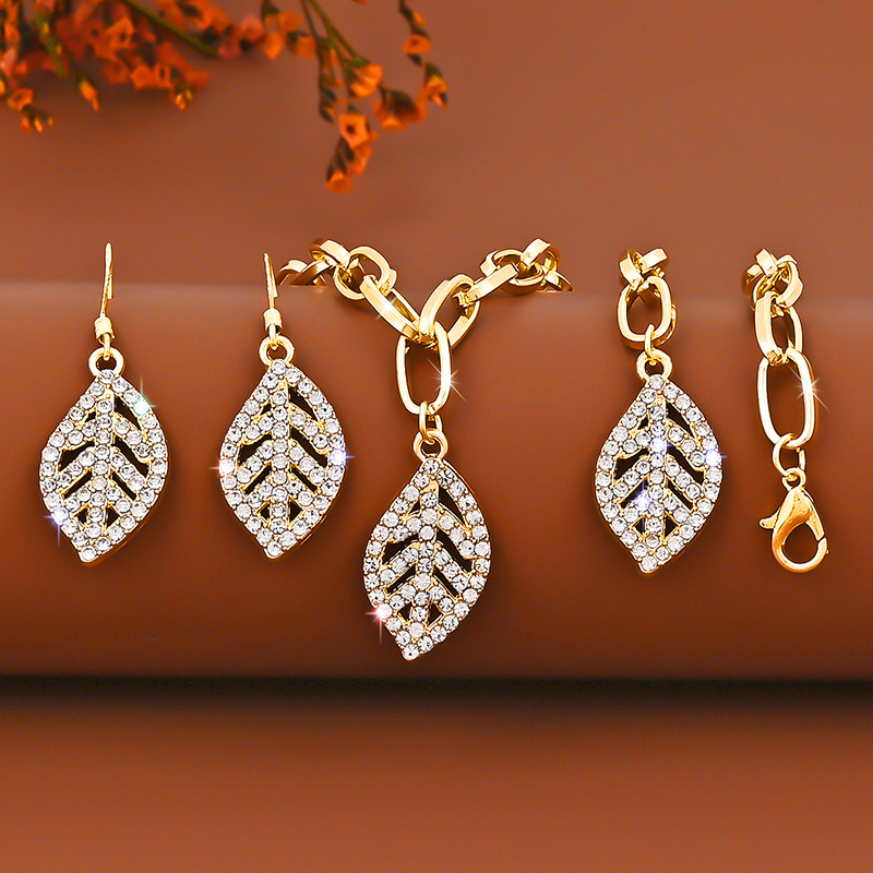 Szimulált gyöngy esküvői ékszer készletek Geometrikus medál láncok nyaklánc fülbevalók nőknek kecses menyasszonyi ékszer készlet