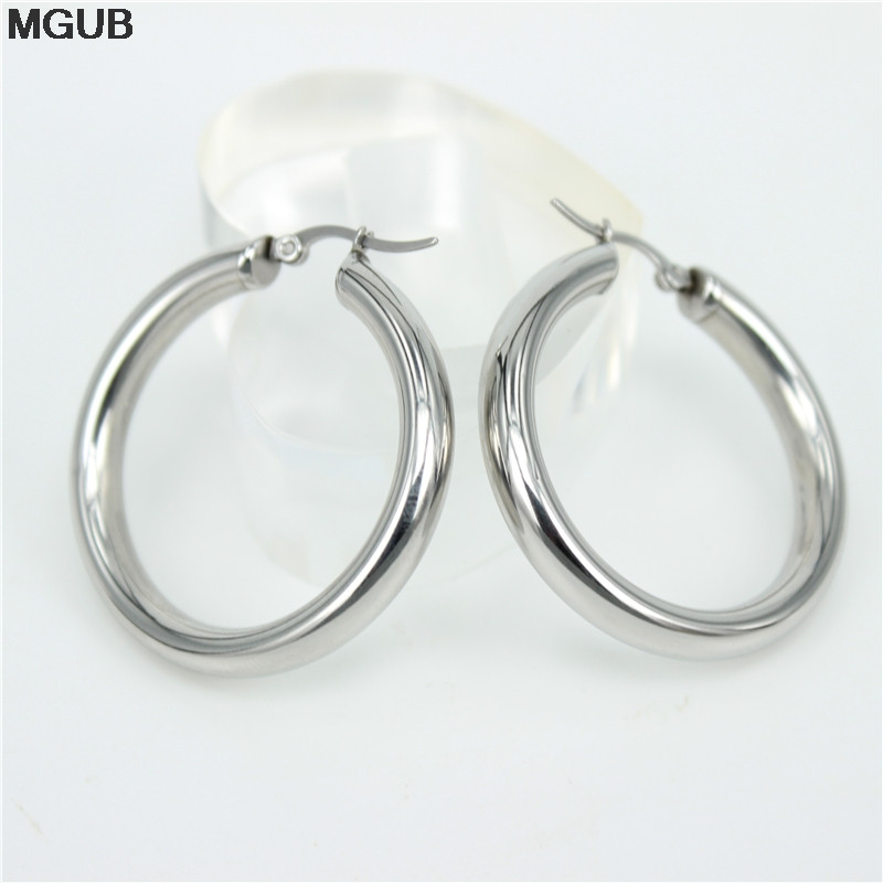 MGUB kullavärvi ümmargused kreoolkõrvarõngad, roostevabast terasest suured ümmargused naised Hoop Kõrvarõngad kingitused naistele LHEH78
