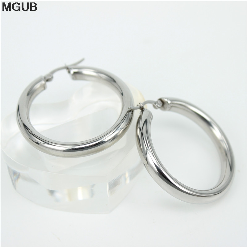 MGUB kullavärvi ümmargused kreoolkõrvarõngad, roostevabast terasest suured ümmargused naised Hoop Kõrvarõngad kingitused naistele LHEH78