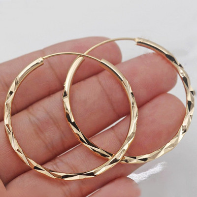 Huitan Classic Simple Hoop Earring for Women Gold Color Geometric Pattern Костюм Различни поводи Метални универсални женски бижута