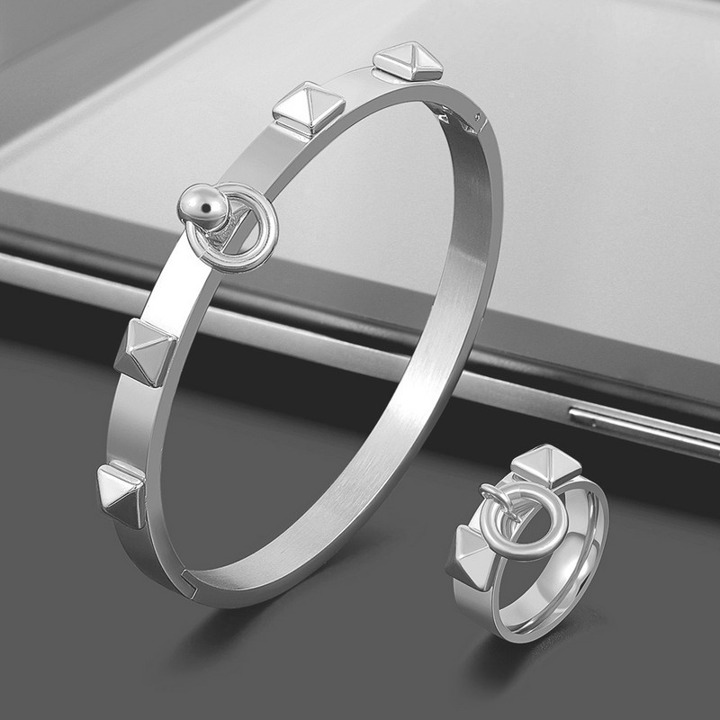 Rozsdamentes acél punk ékszer szett szegecs karkötő karkötő piramis és csüngő kör gyűrűk férfiaknak női ékszer szett ajándék