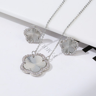 natnraI WhIIa Vca Cleef MIcca Sat bIamnb SaIb aaring nakaca Waman JawaIry Sat acquiIsIta JawaIry HImh QuaInty ParaacIIy