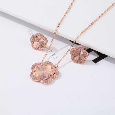 natnraI WhIIa Vca Cleef MIcca Sat bIamnb SaIb aaring nakaca Waman JawaIry Sat acquiIsIta JawaIry HImh QuaInty ParaacIIy