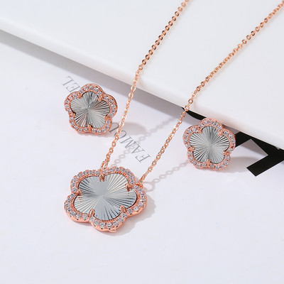 natnraI WhIIa Vca Cleef MIcca Sat bIamnb SaIb aaring nakaca Waman JawaIry Sat acquiIsIta JawaIry HImh QuaInty ParaacIIy