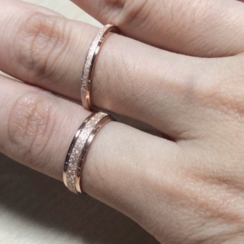 Rose Gold rozsdamentes acél matt ívelt nagy méretű acél gyűrű 6 mm széles, egyszerű geometriai típusú arany gyűrűk nőknek