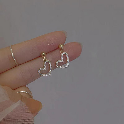 2022 Korea szív arany színű fém geometriai üreges egyszerű formájú fülbevaló női esztétikai ékszerek