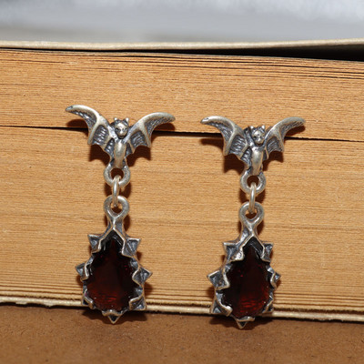 férfiaknak nőknek fekete kiváló minőségű fém vörös cirkon fülbevalók punk gótikus kereszt Halloween ékszer kiegészítők ajándék