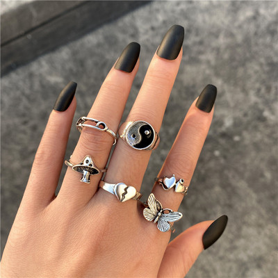 Punk gotički set prstena u obliku srca za žene Crne kockice Vintage pik as srebrne boje presvučeni retro nakitom za prste s vještačkim dijamantima