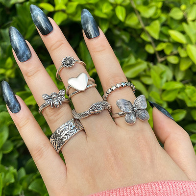 Punk gotički set prstena u obliku srca za žene Crne kockice Vintage pik as srebrne boje presvučeni retro nakitom za prste s vještačkim dijamantima