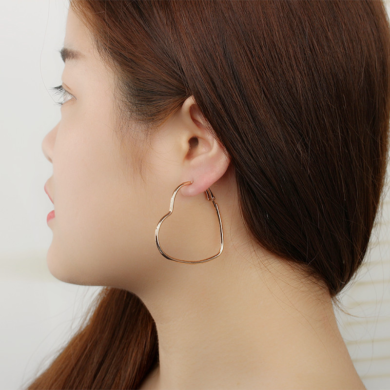 EK2095 New Fashion Hollow Piersică Cercei Inimă Ornamente de placare cu metal Cercei suspendați simpli pentru femei Bijuterii Brincos din cupru