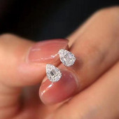 Huitan Cercei cu șuruburi delicate în formă de picătură de apă, de lux, de culoare argintie, cu cristal CZ, cercei pentru femei, bijuterii versatile de modă