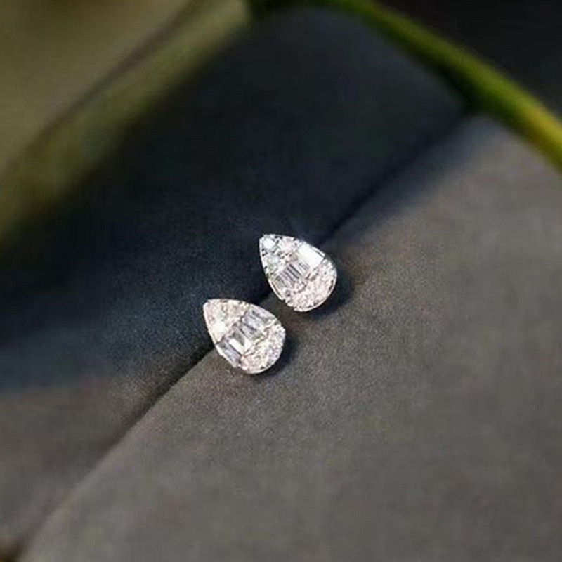 Huitan Cercei cu șuruburi delicate în formă de picătură de apă, de lux, de culoare argintie, cu cristal CZ, cercei pentru femei, bijuterii versatile de modă