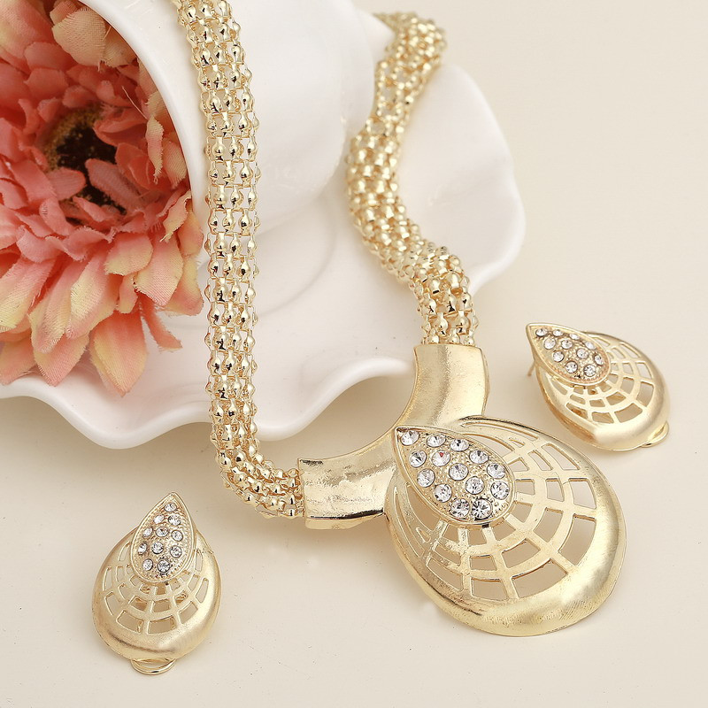 Privjesci Pozlaćeni setovi nakita za žene Geometrijska narukvica Prsten Ogrlica Naušnice 4 kom Vjenčani set Nakit za zaručničke zabave