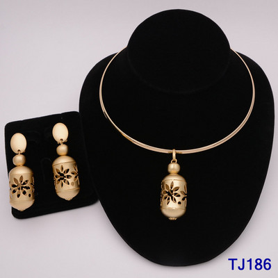 Mados Nigerijos moters vestuvės afrikietiškų karoliukų papuošalų rinkinys aukso spalvos mada Dubajaus aukso spalvos vestuvinė dovana