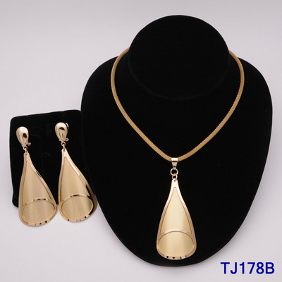 Mados Nigerijos moters vestuvės afrikietiškų karoliukų papuošalų rinkinys aukso spalvos mada Dubajaus aukso spalvos vestuvinė dovana