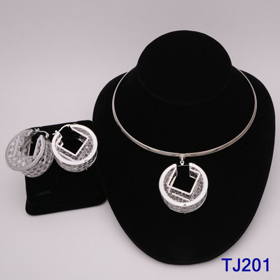 Mados Nigerijos moters vestuvės afrikietiškų karoliukų papuošalų rinkinys aukso spalvos mada Dubajaus aukso spalvos vestuvinė dovana