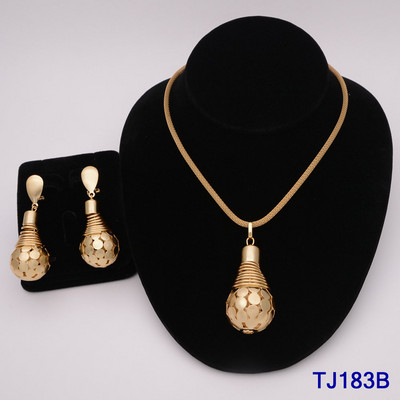 Mados Nigerijos moters vestuvės afrikietiškų karoliukų papuošalų rinkinys aukso spalvos mada Dubajaus aukso spalvos vestuvinė dovana