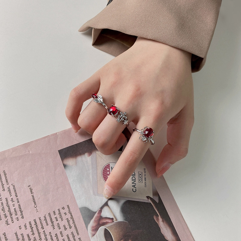 Szabálytalan gyűrűk kővel Esztétikus lány üreges vörös kő gyűrűk nőknek Y2K virágbimbós nyitott gyűrű Vintage ékszer kiegészítők