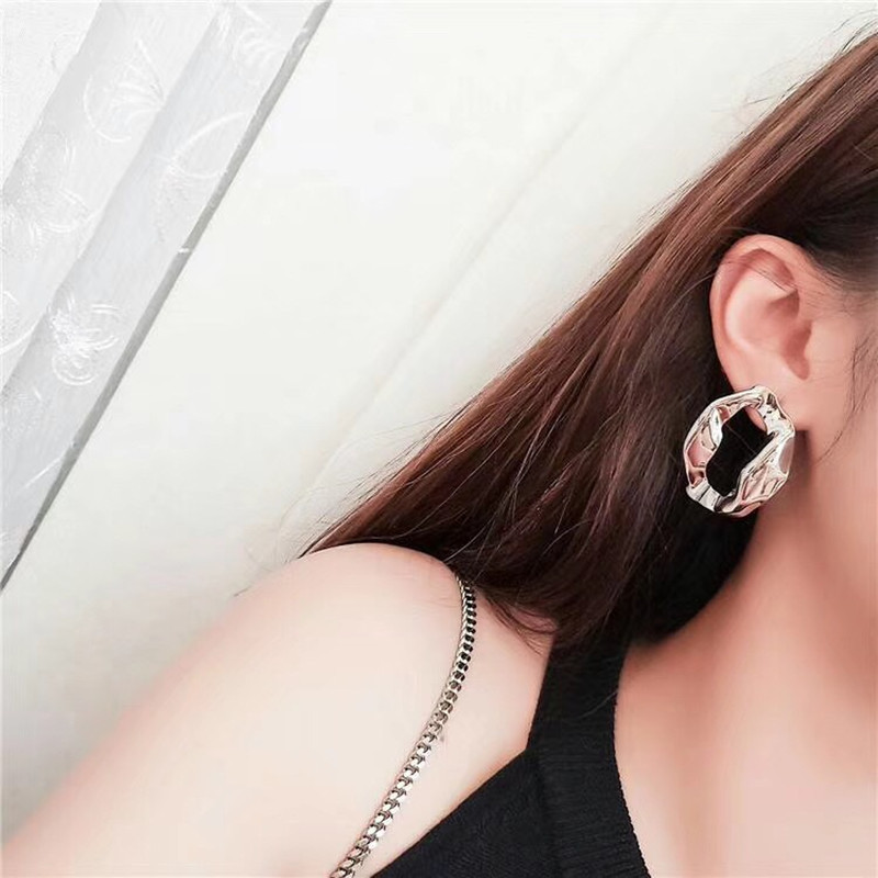 Četverokutne naušnice europske marke za žene Pretjerano šuplje geometrijske glatke velike metalne naušnice Hiphop Party nakit Poklon