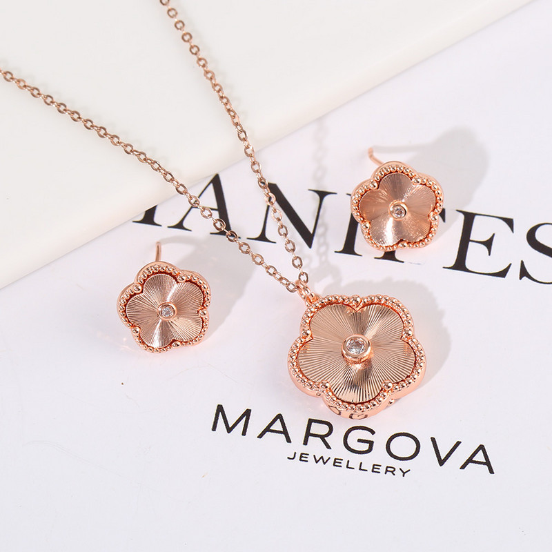 Zlrcon Flowers Flve Leaf Petale Femei Lovely Sweet Fashlon Bijuterii Set 2pc Pandantiv Colier Cercei Brldal Glfts Hlgh Quallty