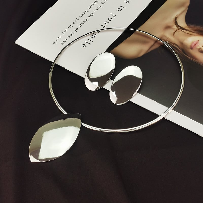 Veľké kovové prívesky Torques Choker náhrdelníky sady s náušnicami zlatá farba módne šperky sada pre ženy doplnky Afrika MANILAI