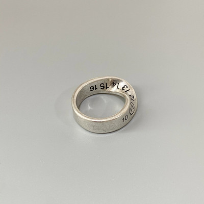 Nový kreatívny Mobiusov prsteň, starý skrútený dizajn, zmyslový prsteň s gravírovaným číslom pre ženy a dievčatá, prívesok, šperky, doplnok.