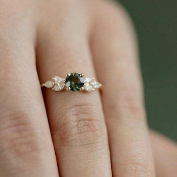 Класически златни цветове Изумруден пръстен за жени Разкошни метални инкрустирани камъни Цветя Годежен сватбен пръстен Бижута