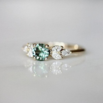 Класически златни цветове Изумруден пръстен за жени Разкошни метални инкрустирани камъни Цветя Годежен сватбен пръстен Бижута