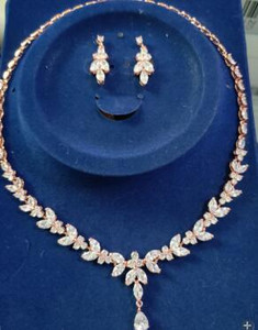 Emmaya Seturi de bijuterii rafinate clasice pentru femei Accesorii pentru petreceri de nunta Cercei cu zirconiu cubic și colier Cadou Ofertă caldă