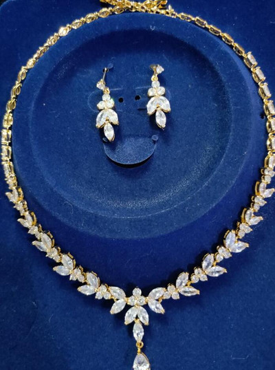 Emmaya Seturi de bijuterii rafinate clasice pentru femei Accesorii pentru petreceri de nunta Cercei cu zirconiu cubic și colier Cadou Ofertă caldă