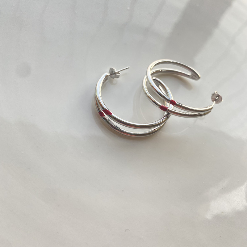 2022-es új KPOP JIMIN vörös faragású fülbevalók divatos vonal páros fülbevalók holdkiegészítők rajongóknak születésnapi ajándékok