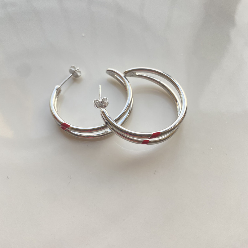 2022-es új KPOP JIMIN vörös faragású fülbevalók divatos vonal páros fülbevalók holdkiegészítők rajongóknak születésnapi ajándékok