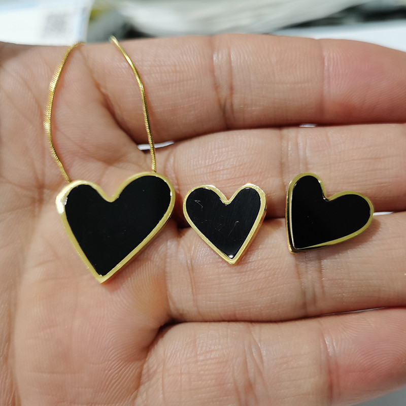Rozsdamentes acél Trend fekete nagy szív medál titán acél könnyű luxus, egyszerű, sokoldalú nyaklánc, fülbevaló készlet