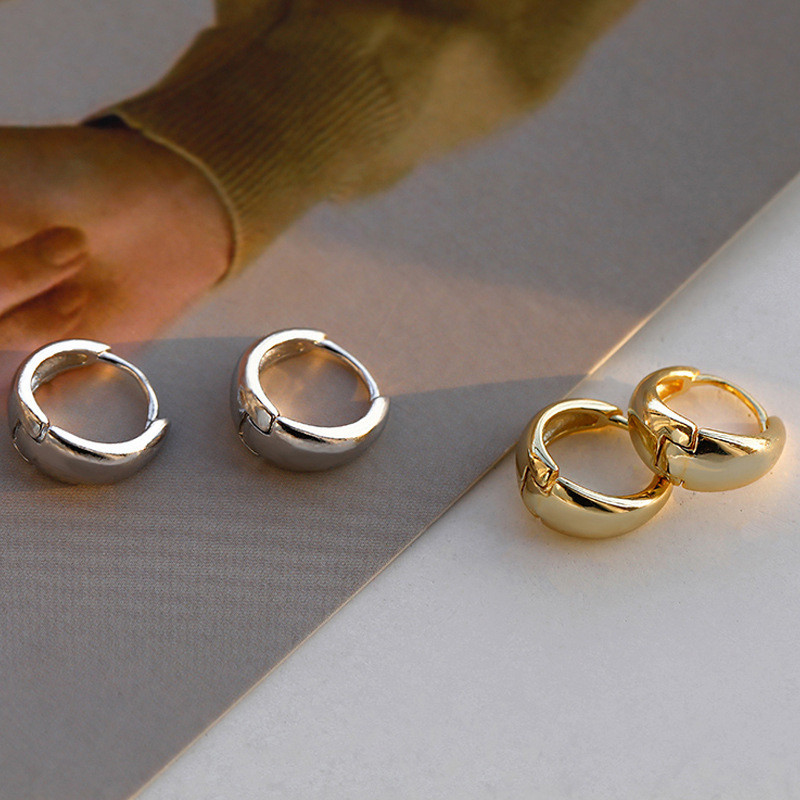 2022 Klasične glatke metalne naušnice s prstenom jednostavnog kruga za žene Modni korejski nakit Temperamentne naušnice za svakodnevnu odjeću za djevojke