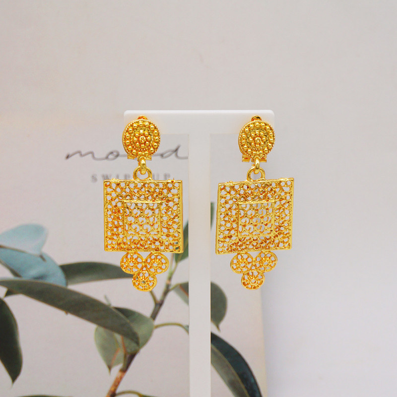 Indijas juvelierizstrādājumu komplekts Zelta krāsa Kāzu kāzu Etiopija Dubaija Nigērijas Āfrikas Kaklarota Auskari Rokassprādzes Gredzenu Juvelierizstrādājumu komplekts