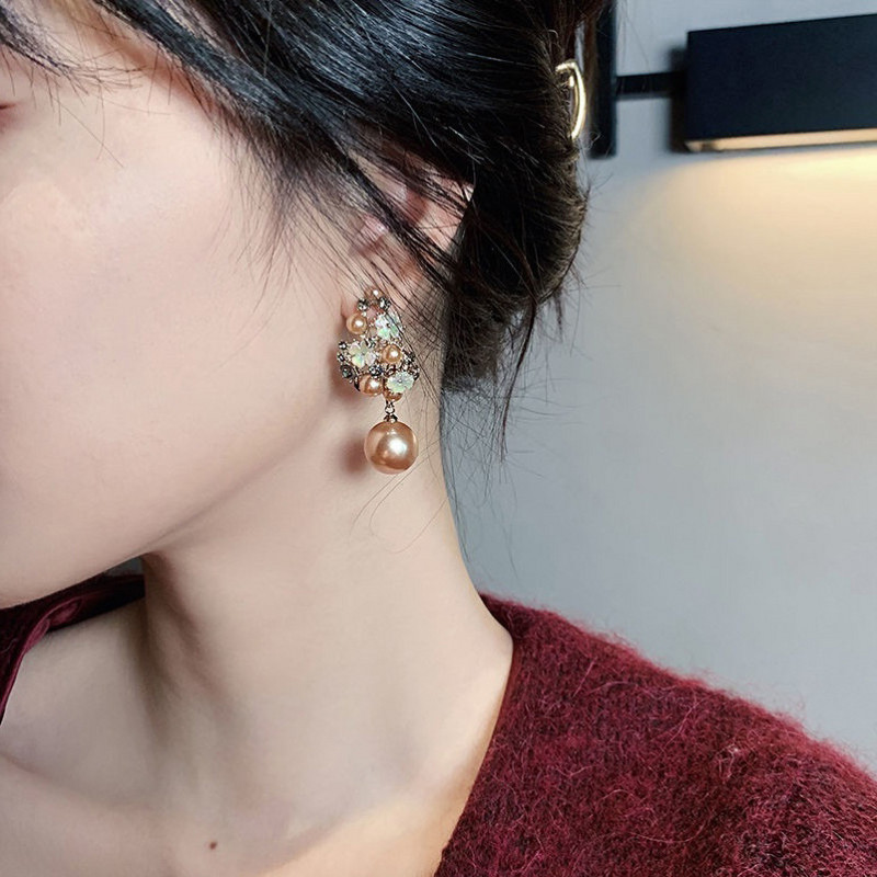 2021-es újdonság, szimulált gyöngy vintage geometriai egyszerű mikro berakásos üreges virágos gyöngy női lógó fülbevaló