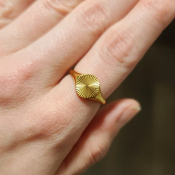 Δαχτυλίδι κυμάτων υψηλής ποιότητας για γυναίκες με μινιμαλιστική υφή με κυκλικές ακτίνες Δαχτυλίδι από ανοξείδωτο ατσάλι Χοντρό δαχτυλίδι με θόλο