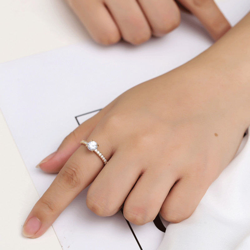 Emmaya New Trendy Circle Design Slatki prsten zlatne boje s četiri kandže kubičnim cirkonom Šarmantan nakit za zabave Ženski elegantni dar