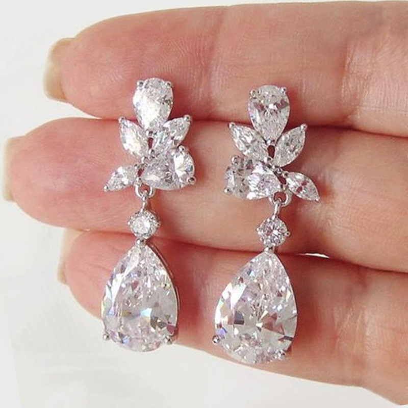 Cercei cu picătură de cristal Huitan cu temperament din zirconiu cubic Bling Bling Cercei pentru femei de înaltă calitate, de culoare argintie, bijuterii la modă