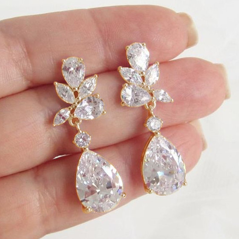 Cercei cu picătură de cristal Huitan cu temperament din zirconiu cubic Bling Bling Cercei pentru femei de înaltă calitate, de culoare argintie, bijuterii la modă
