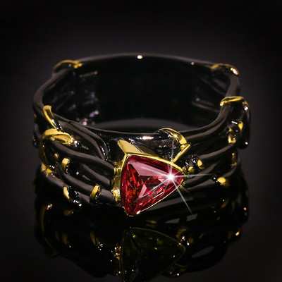 Inel de damă cu design unic cu personalitate exagerată, aur negru, triunghi de tungsten, verde zircon, inel de nuntă cu cristale.