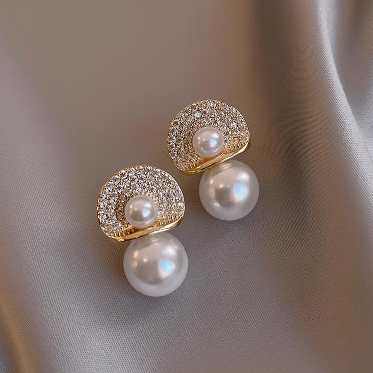 2022 Ново пристигане Капкови обеци Модни перлени класически кръгли дамски висящи елегантни женски корейски модерни дамски бижута