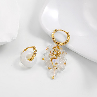 Divatos aszimmetrikus természetes gyöngyök lógó fülbevalók punk rozsdamentes acél kerek kör alakú Huggie fülbevalók ékszer ajándék nőknek