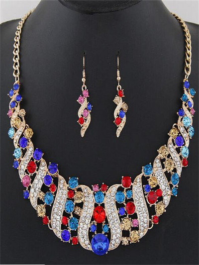 Prehnaná módna sada drahokamov a geometrických tvarov s imitáciou lesklého kovu, náhrdelník a náušnice z vysoko kvalitných zliatinových šperkov pre ženy.