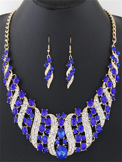 Prehnaná módna sada drahokamov a geometrických tvarov s imitáciou lesklého kovu, náhrdelník a náušnice z vysoko kvalitných zliatinových šperkov pre ženy.