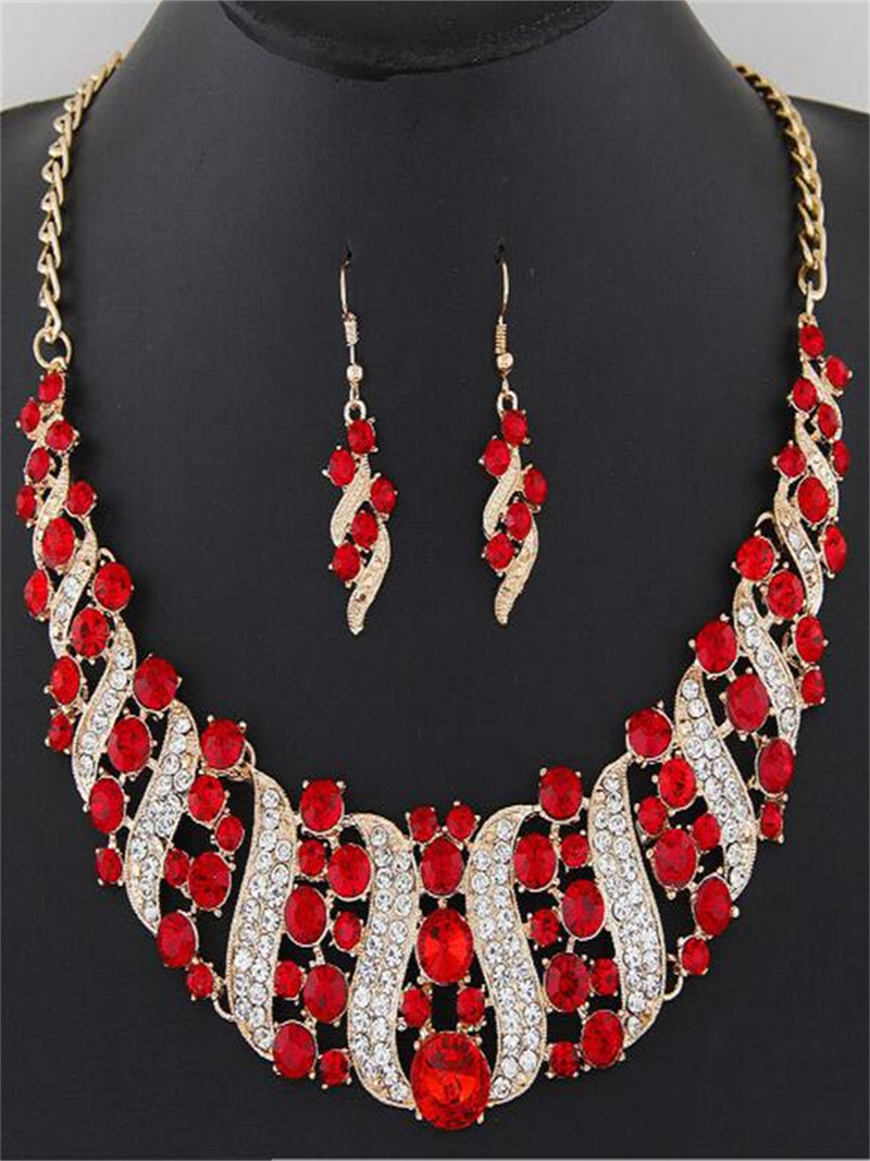 Prehnaná módna sada drahokamov a geometrických tvarov s imitáciou lesklého kovu, náhrdelník a náušnice z vysoko kvalitných zliatinových šperkov pre ženy.