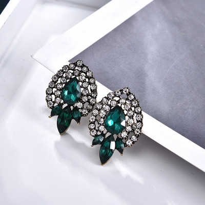 Cercei Ztech Za, culoare verde, cristal/stras, cercei lungi cu pandantiv geometric, bijuterii vintage, accesorii pentru femei