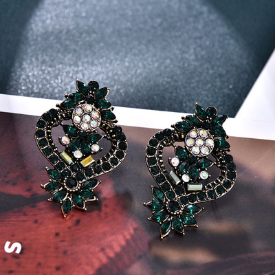 Cercei Ztech Za, culoare verde, cristal/stras, cercei lungi cu pandantiv geometric, bijuterii vintage, accesorii pentru femei