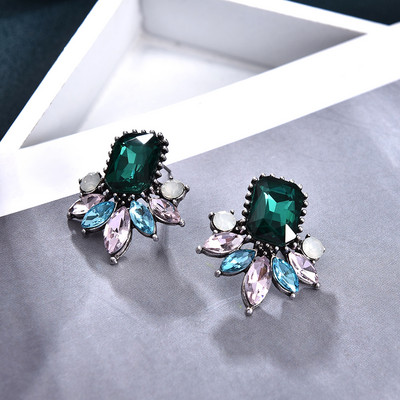 Cercei Ztech Za, culoare verde, cristal/stras, cercei lungi cu pandantiv geometric, bijuterii vintage, accesorii pentru femei